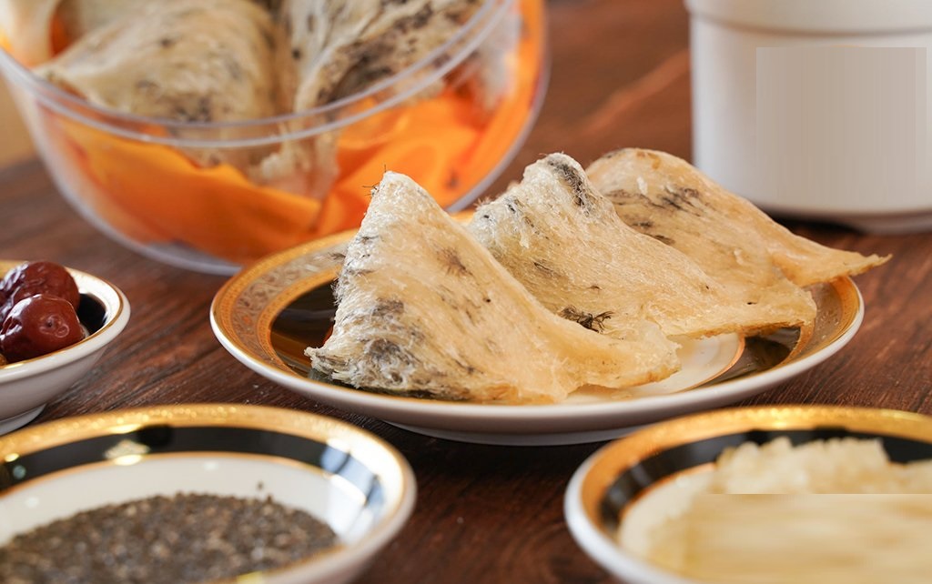 Tác hại của lông yến và hướng dẫn cách nhặt lông yến nhanh - Yến Sào Tường  Lâm