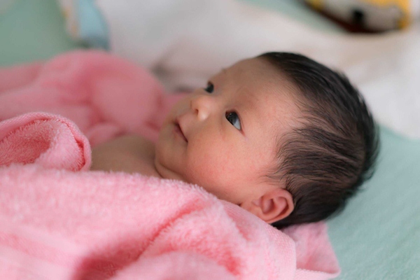 Trẻ 1 tháng tuổi tăng bao nhiêu kg là đạt tiêu chuẩn? - Làm mẹ